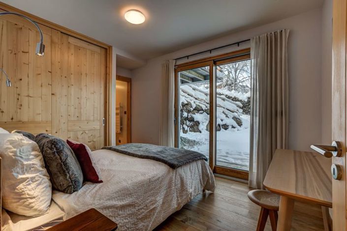 Image No.12-4 Bed Chalet for sale