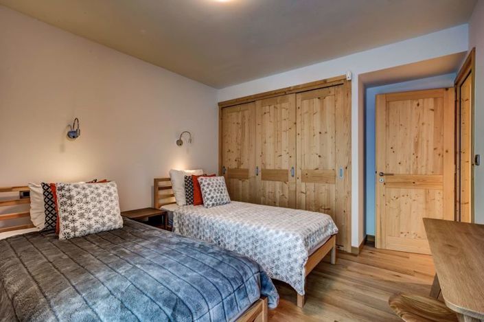 Image No.17-4 Bed Chalet for sale