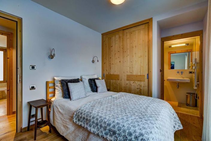 Image No.19-4 Bed Chalet for sale