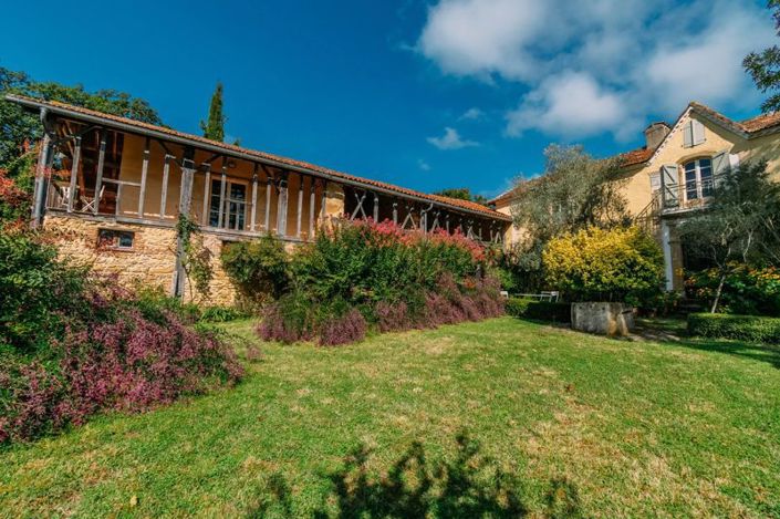 Image No.17-6 Bed Property for sale