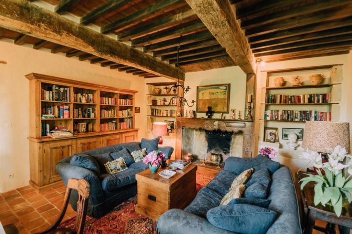 Image No.4-6 Bed Property for sale