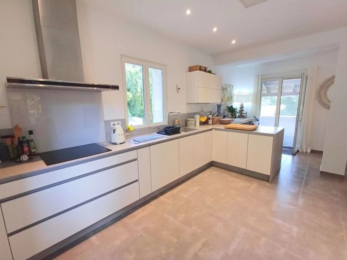 Image No.5-5 Bed Country House for sale