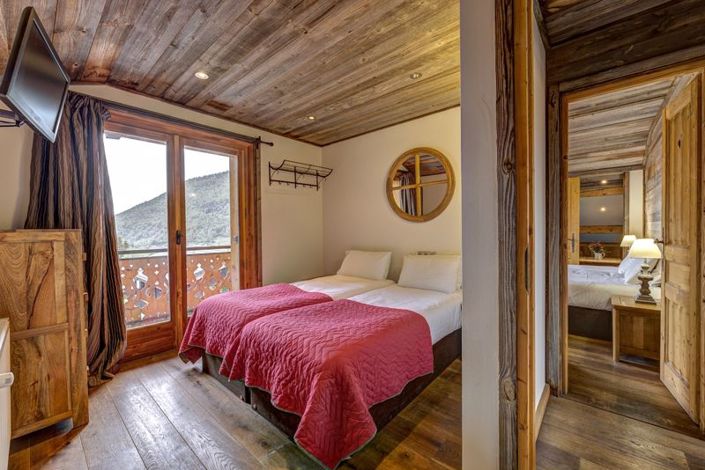 Image No.15-7 Bed Chalet for sale