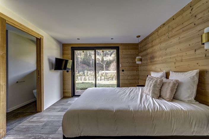 Image No.24-4 Bed Chalet for sale