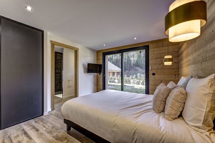 Image No.25-4 Bed Chalet for sale