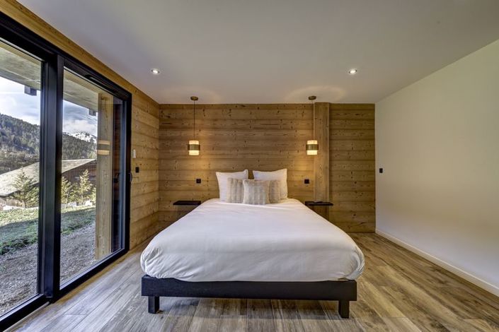 Image No.28-4 Bed Chalet for sale