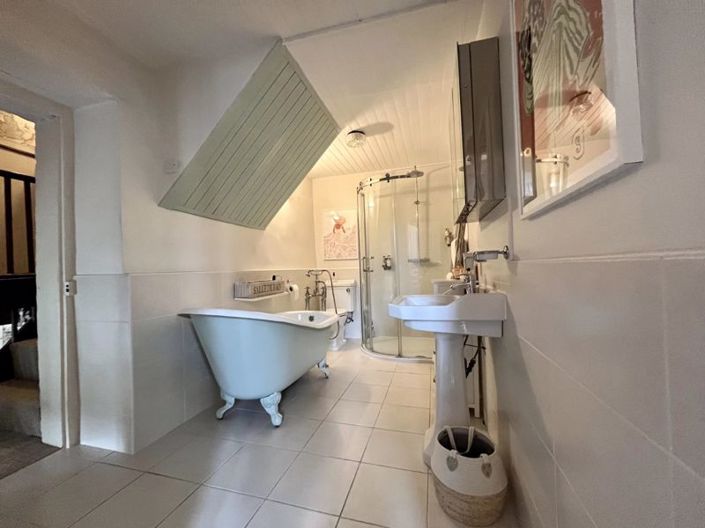 Image No.15-4 Bed House for sale