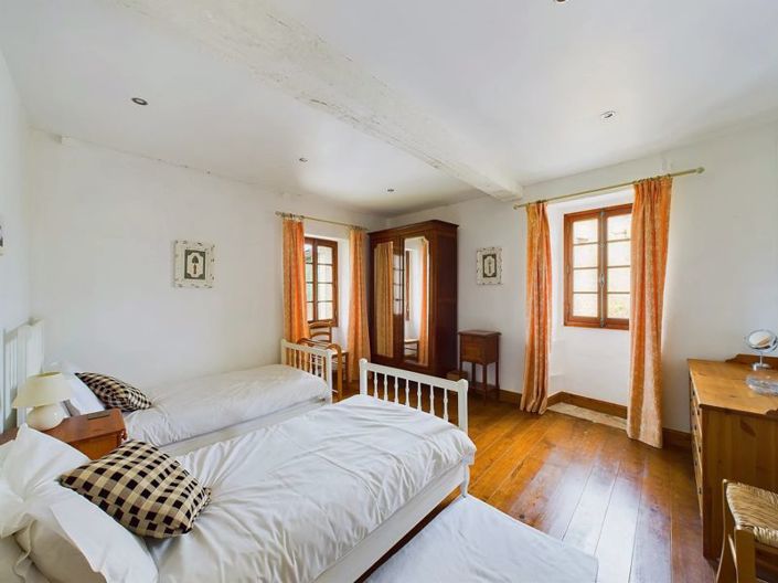 Image No.9-5 Bed Country House for sale