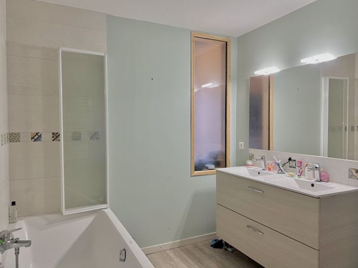 Image No.10-3 Bed House for sale