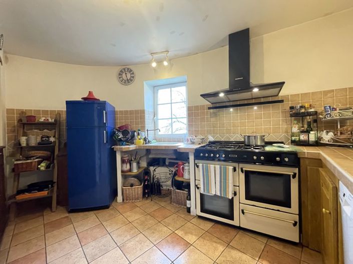 Image No.9-5 Bed House for sale