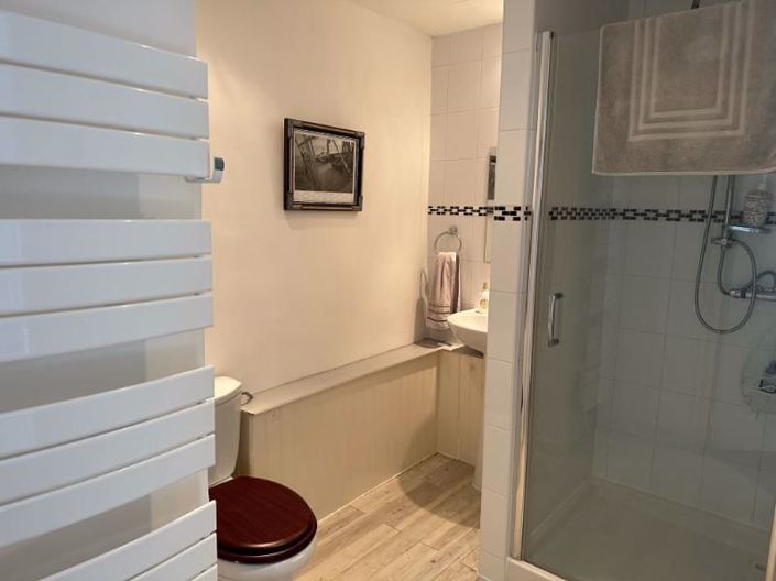 Image No.17-5 Bed House for sale