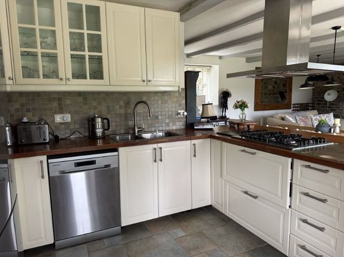 Image No.8-5 Bed House for sale