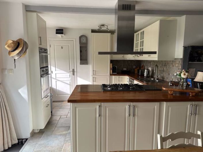 Image No.9-5 Bed House for sale