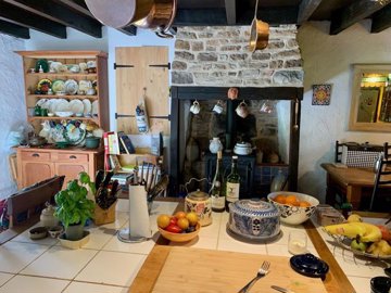 kitchen-west-aspect-with-bread-oven