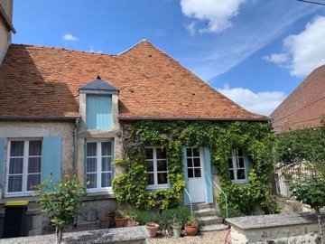 1 - Cher, Cottage