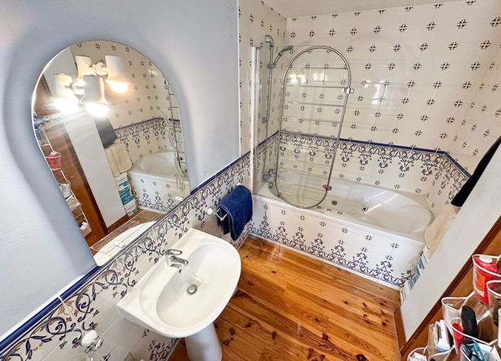 Image No.10-4 Bed Property for sale