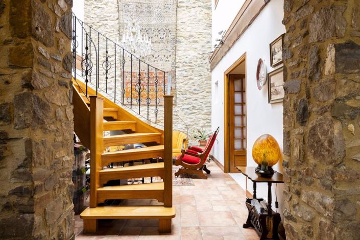 Image No.7-4 Bed Property for sale