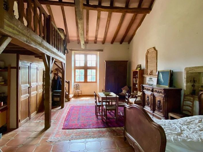 Image No.24-7 Bed House for sale