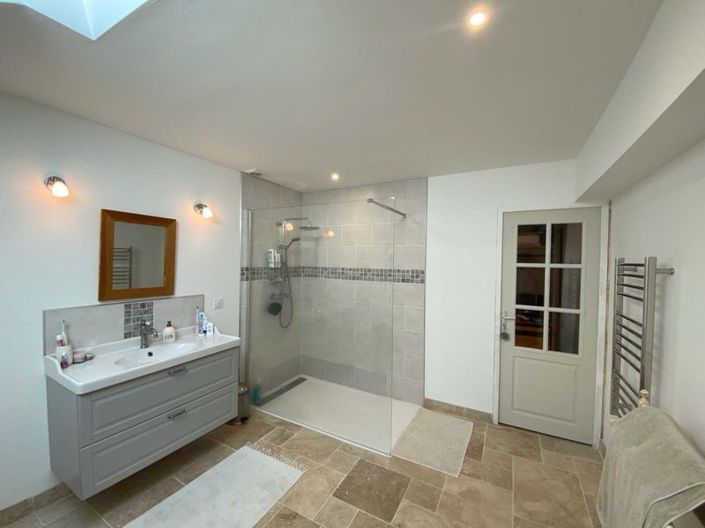 Image No.22-7 Bed House for sale