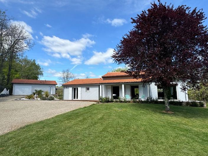 Image No.1-4 Bed Property for sale
