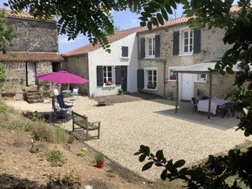 1 - Vendée, Country House