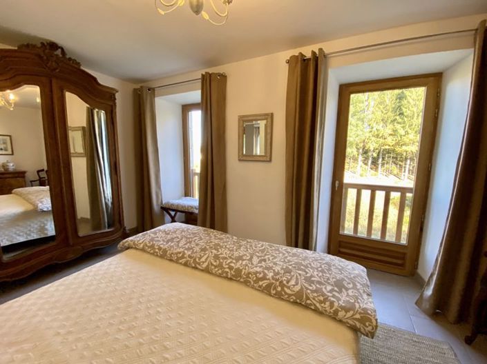 Image No.25-4 Bed Farmhouse for sale