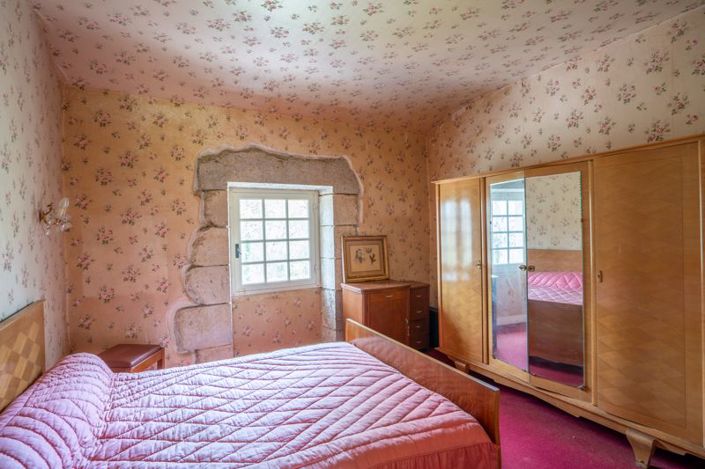 Image No.12-4 Bed Cottage for sale