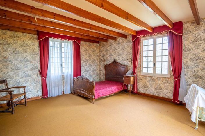 Image No.14-4 Bed Cottage for sale