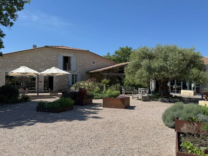 Image No.5-11 Bed Property for sale