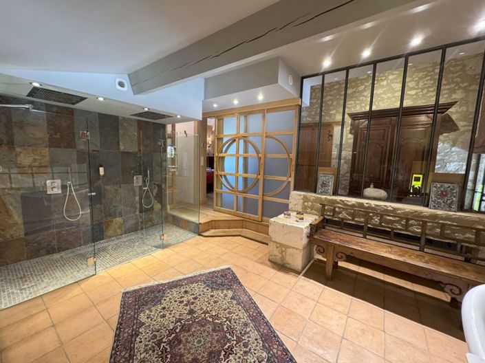 Image No.7-11 Bed Property for sale