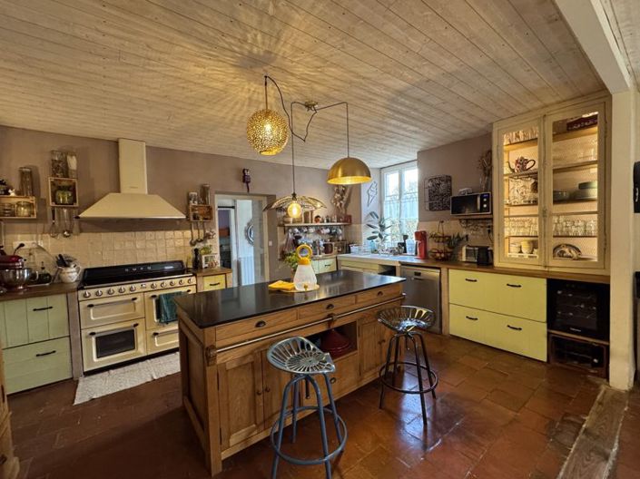 Image No.2-4 Bed Country House for sale