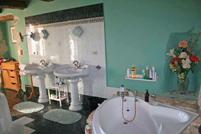 Image No.17-4 Bed Country House for sale