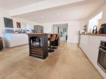 7dcaaefada9db49b65f9bb66033c3b6650de68ee3b192