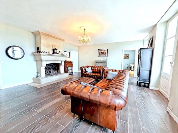 Image No.8-5 Bed House for sale