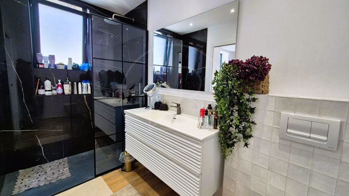 Image No.8-3 Bed House for sale