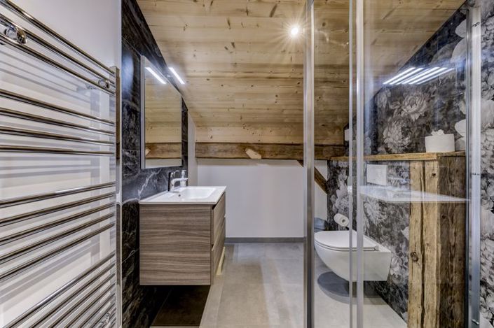 Image No.20-7 Bed House for sale