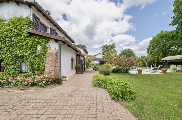 Image No.14-6 Bed Property for sale