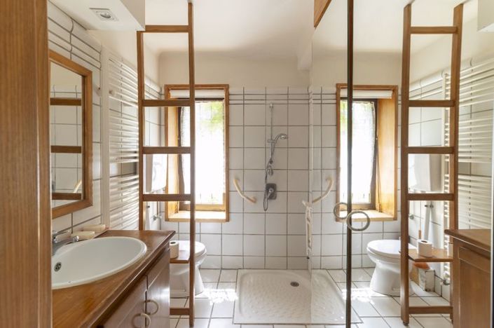 Image No.17-6 Bed Property for sale