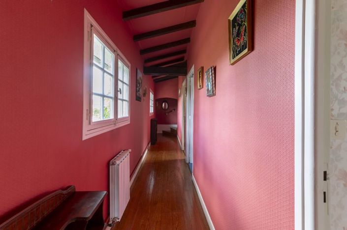 Image No.22-6 Bed Property for sale