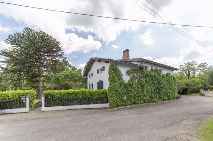 Image No.27-6 Bed Property for sale