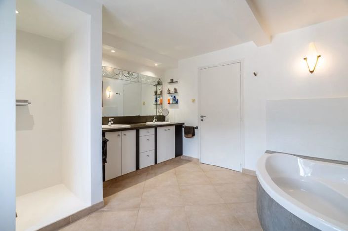 Image No.14-7 Bed House for sale