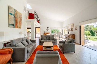 8c1ec5fc5ebd5acc3d2b7901dd9d3830