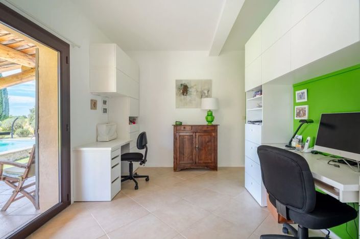 Image No.21-7 Bed House for sale