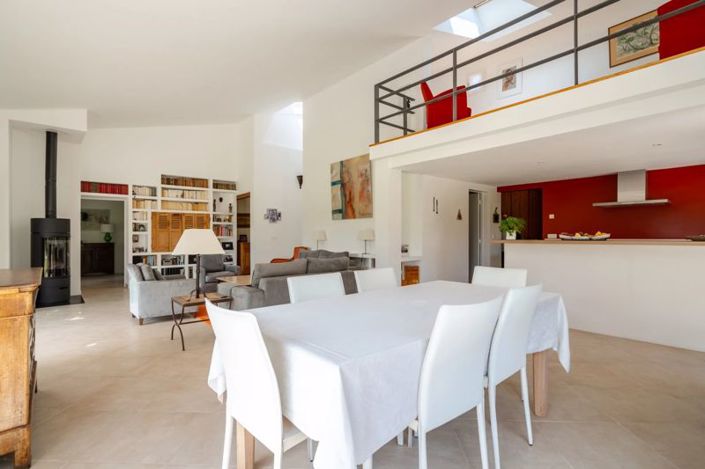 Image No.7-7 Bed House for sale