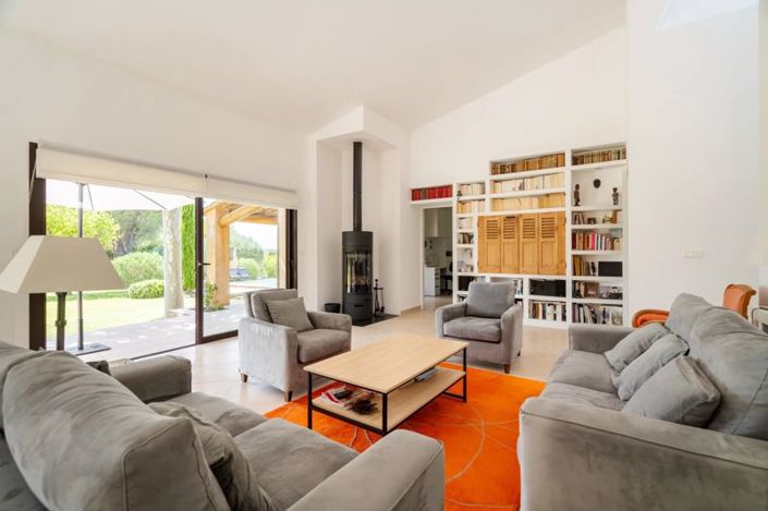 Image No.10-7 Bed House for sale