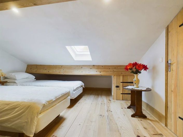 Image No.8-3 Bed Property for sale