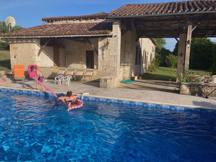 Image No.5-8 Bed House for sale