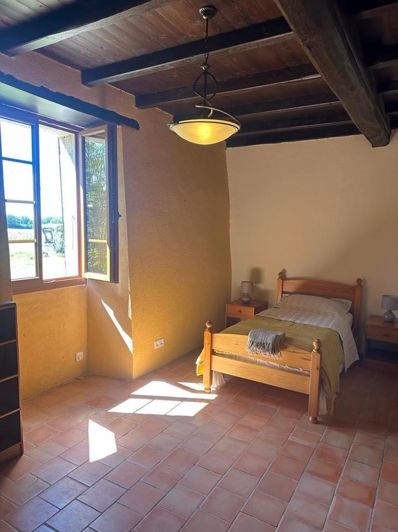 Image No.64-8 Bed House for sale