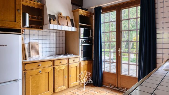 Image No.8-5 Bed Property for sale