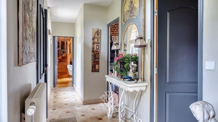 Image No.7-5 Bed House for sale